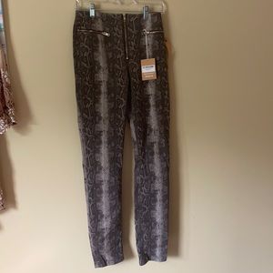 Reformation Niki Jean in Snake